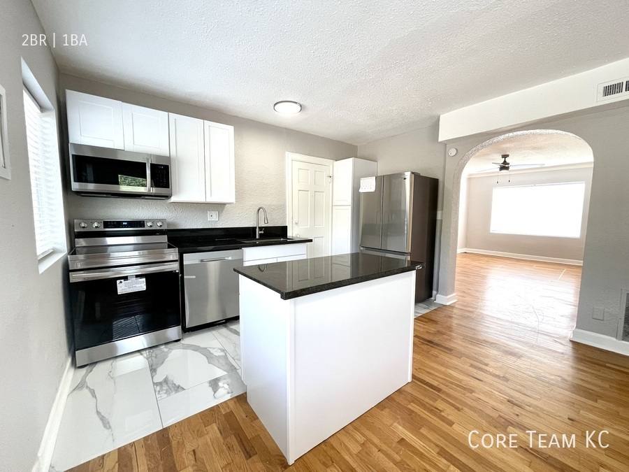 Apartment for rent at 1114 W 45th St #3, Kansas City, MO 64111