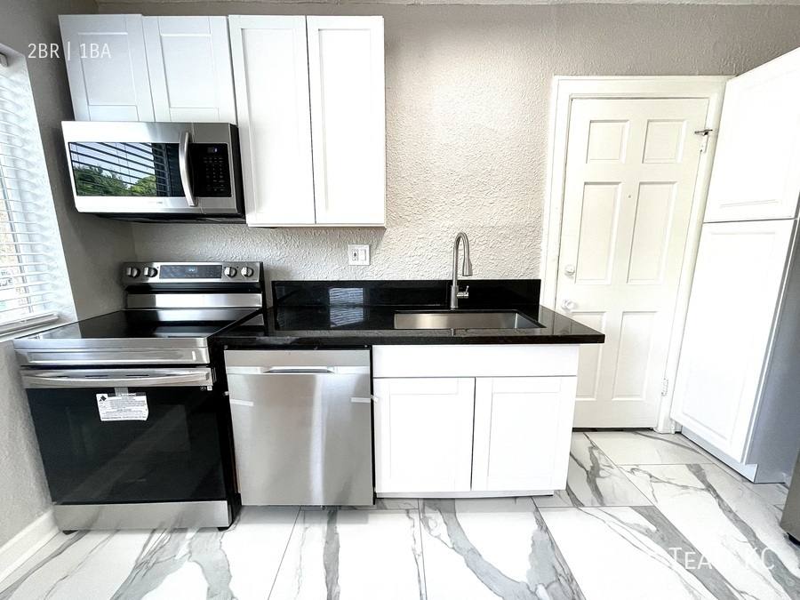 Apartment for rent at 1114 W 45th St #3, Kansas City, MO 64111