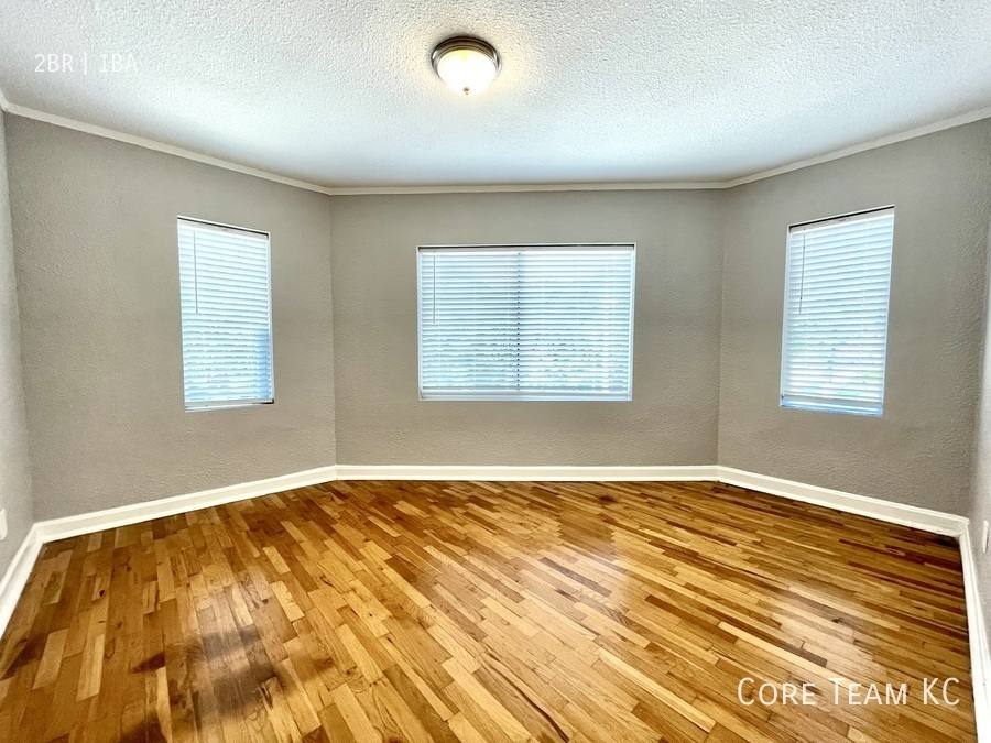 Apartment for rent at 1114 W 45th St #3, Kansas City, MO 64111