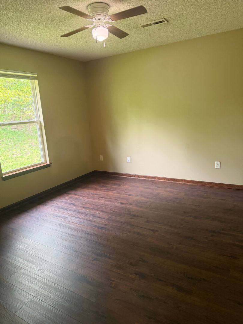 Townhouse for rent at 1120 NW Willow Dr, Grain Valley, MO 64029