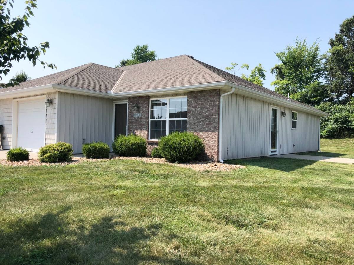 Townhouse for rent at 1120 NW Willow Dr, Grain Valley, MO 64029