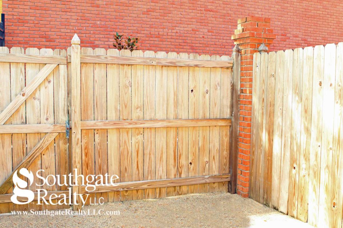 Townhouse for rent at 300 N 38th Ave, Hattiesburg, MS 39401
