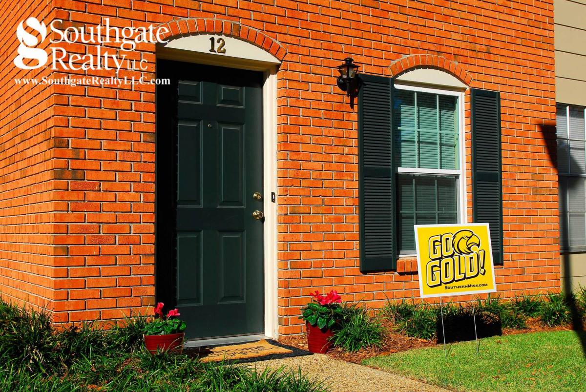 Townhouse for rent at 300 N 38th Ave, Hattiesburg, MS 39401