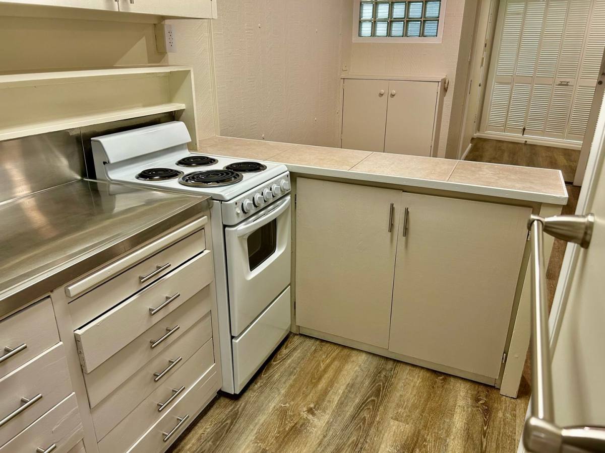 Apartment for rent at 2943 Kalakaua Ave, Honolulu, HI 96815