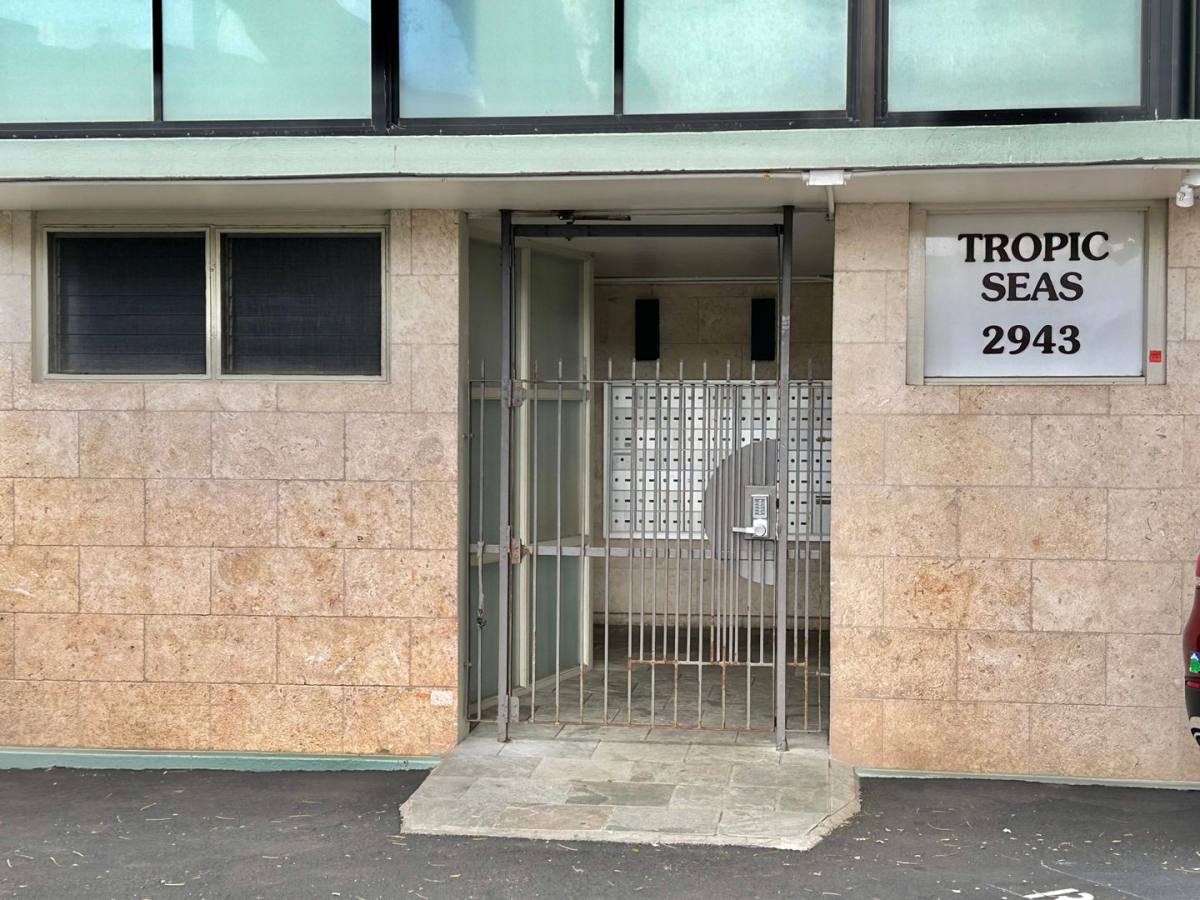 Apartment for rent at 2943 Kalakaua Ave, Honolulu, HI 96815