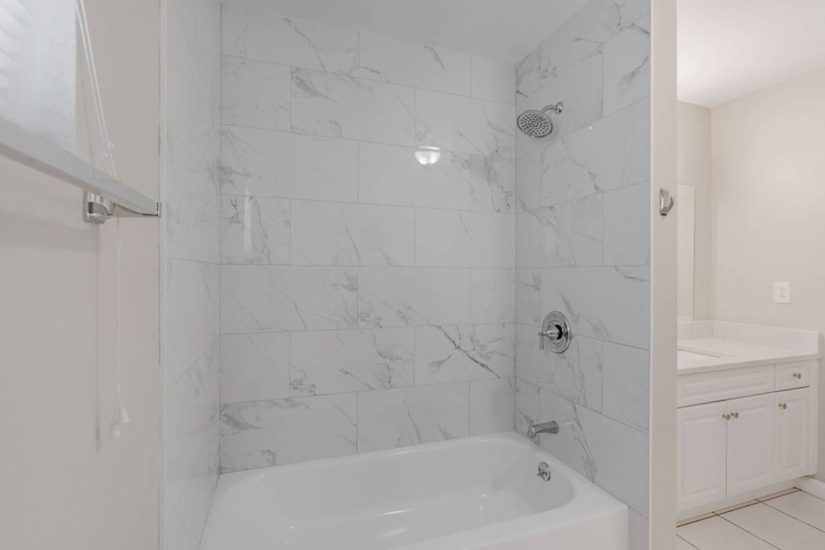 Apartment for rent at 2927 SE 15th Place, Cape Coral, FL 33904