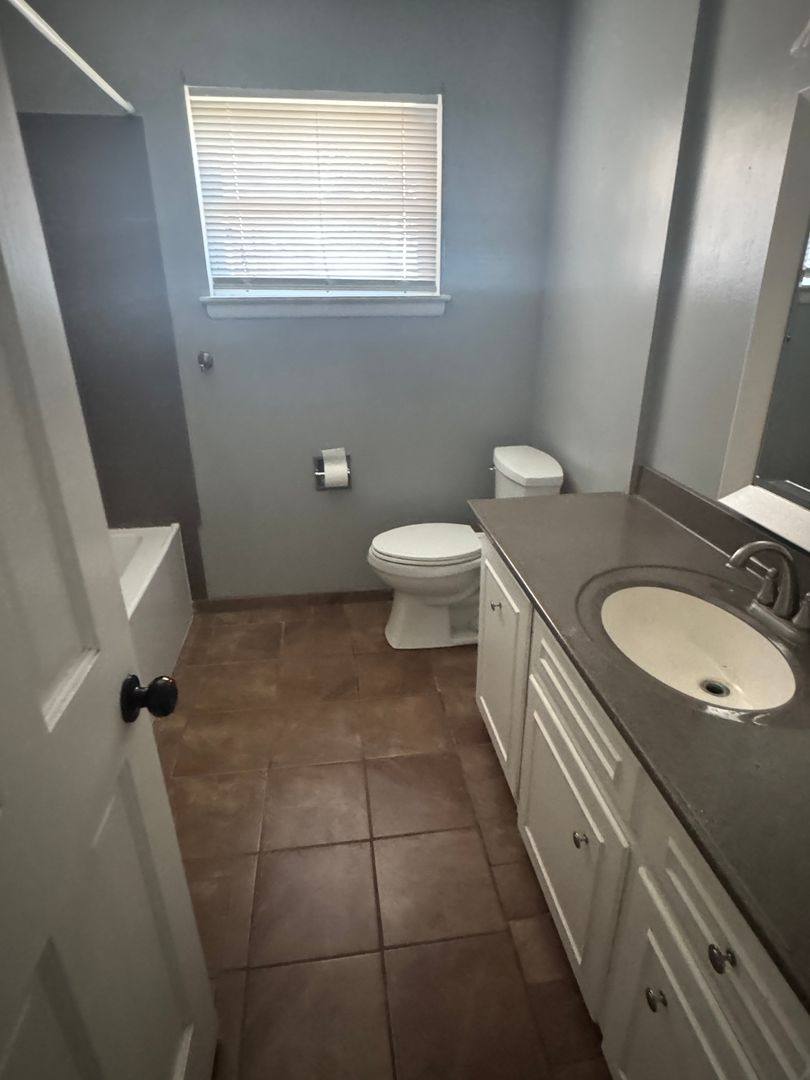 House for rent at 5610 Baylor Dr, Bartlesville, OK 74006