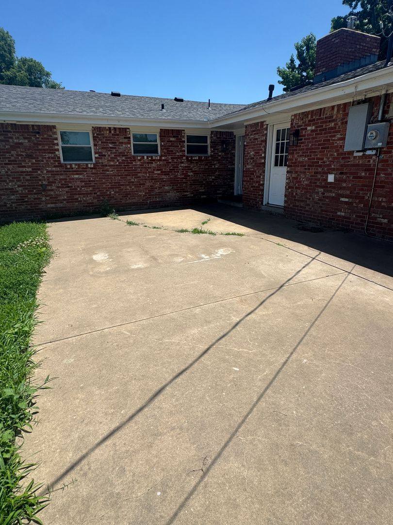 House for rent at 5610 Baylor Dr, Bartlesville, OK 74006