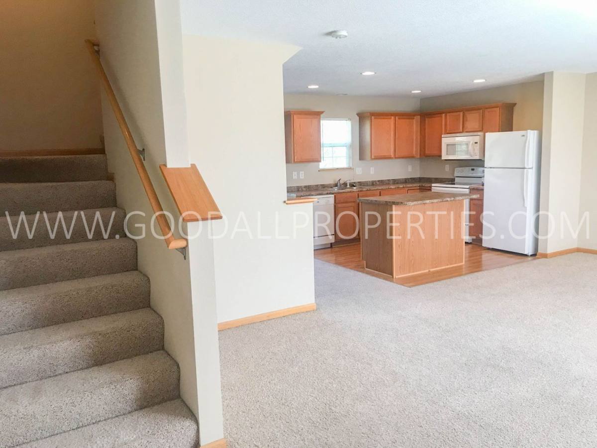 Townhouse for rent at 15305 Townsend Ave, Urbandale, IA 50323