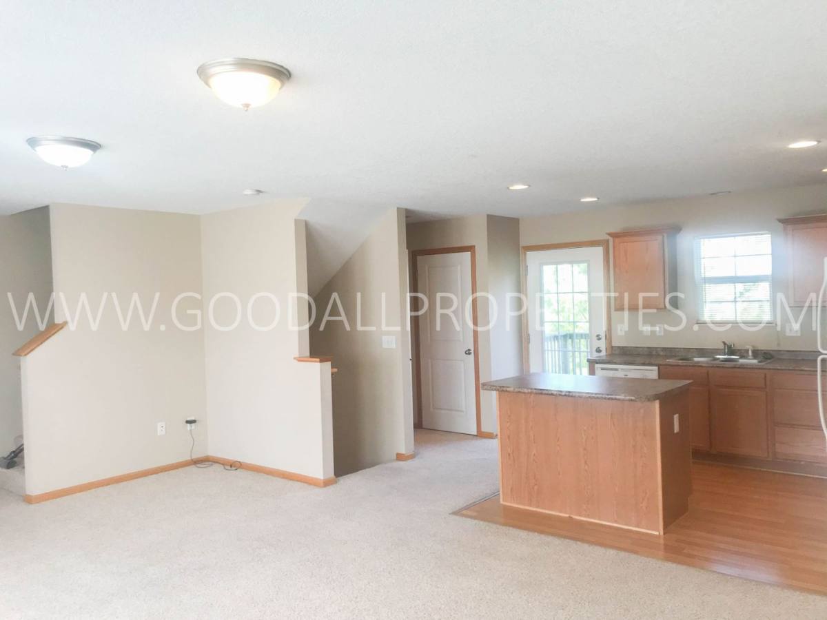 Townhouse for rent at 15305 Townsend Ave, Urbandale, IA 50323