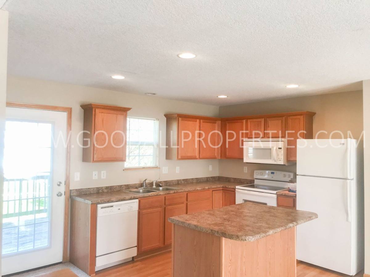 Townhouse for rent at 15305 Townsend Ave, Urbandale, IA 50323