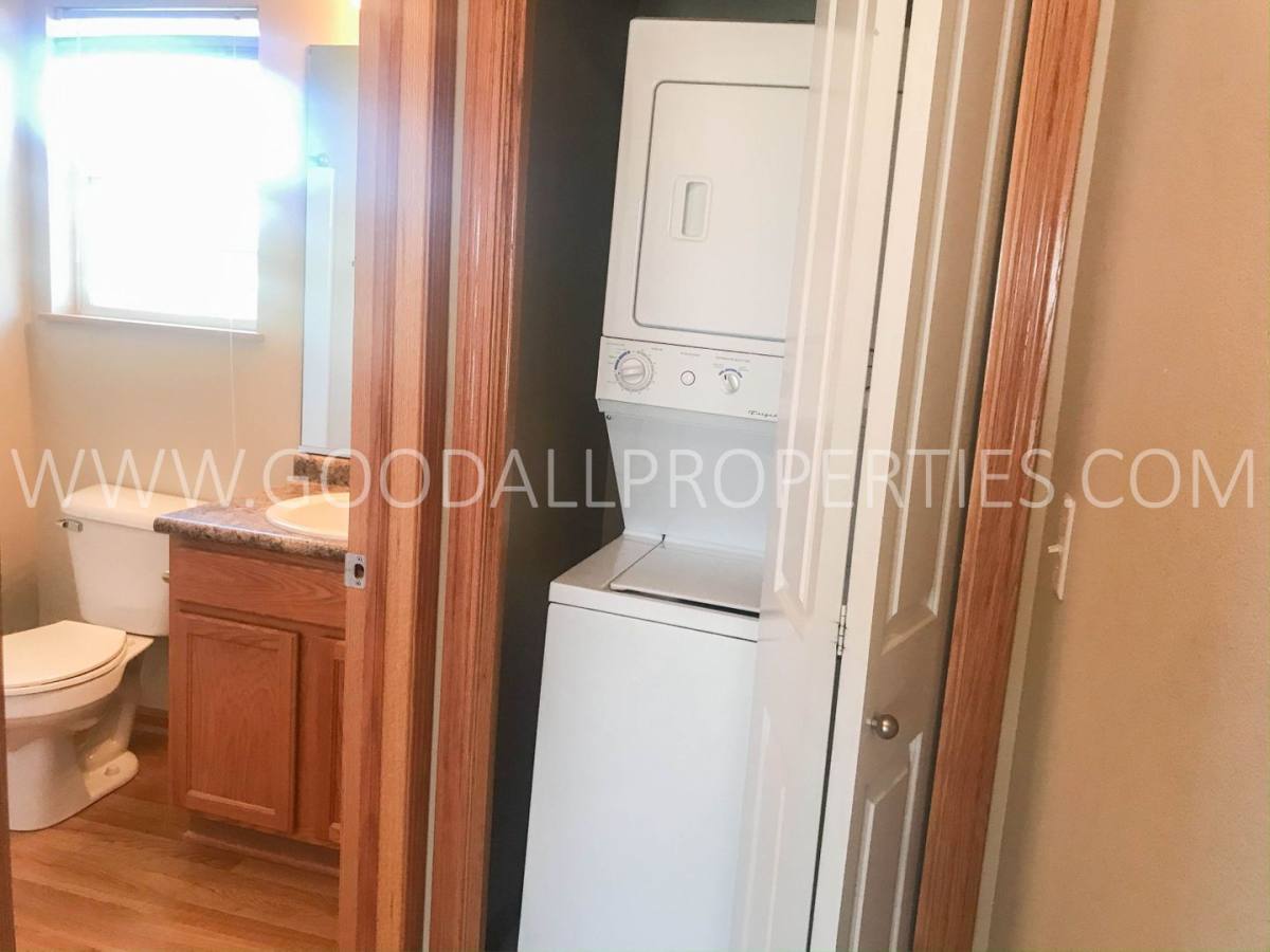 Townhouse for rent at 15305 Townsend Ave, Urbandale, IA 50323
