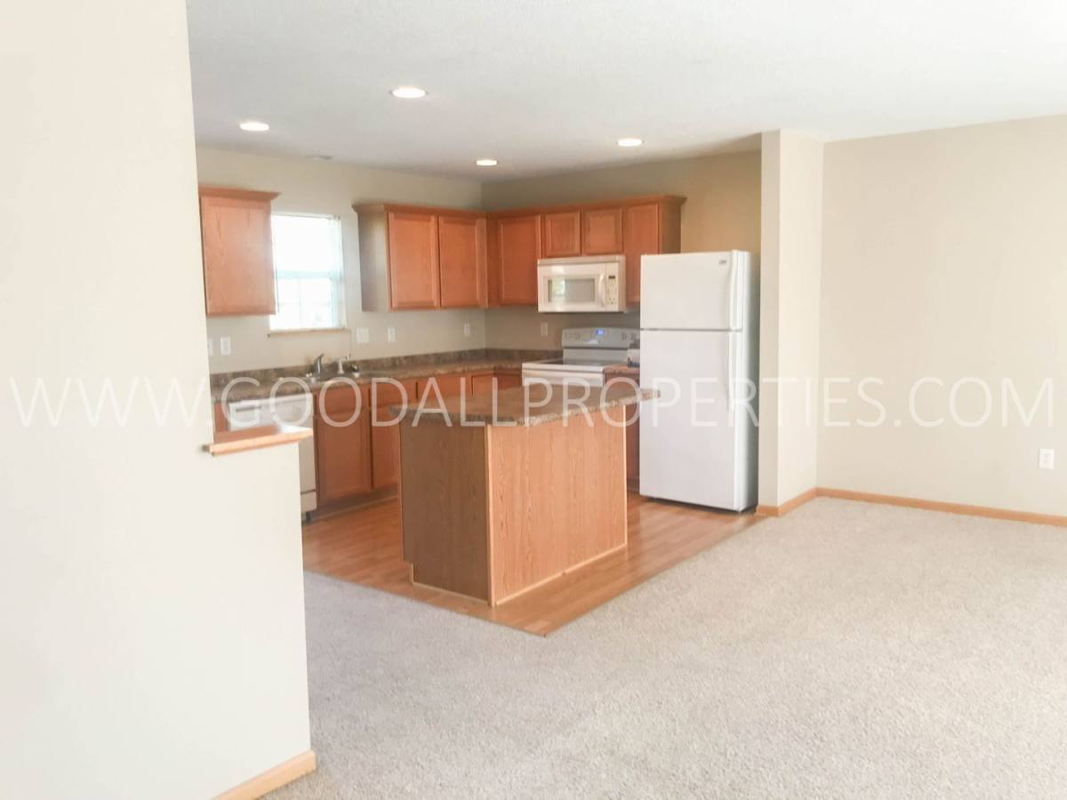 Townhouse for rent at 15305 Townsend Ave, Urbandale, IA 50323