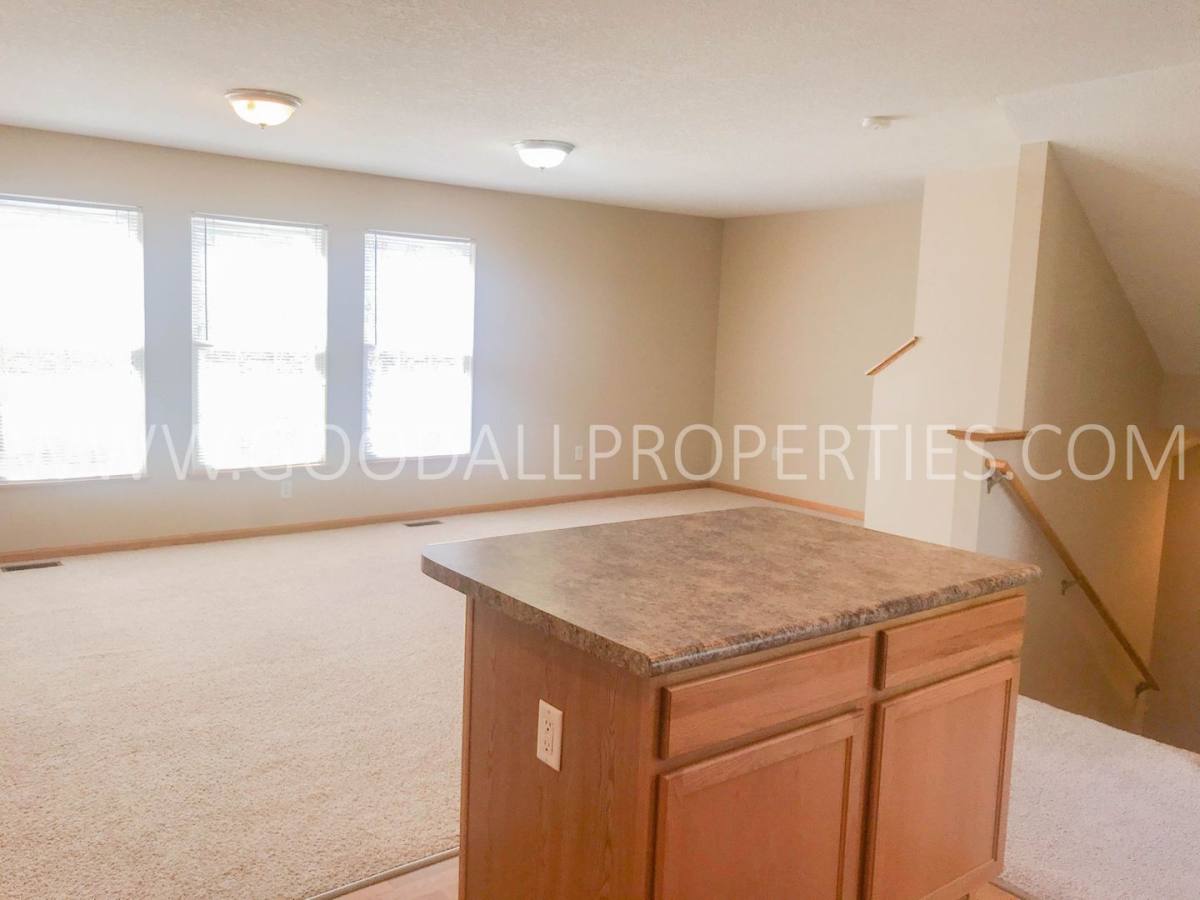 Townhouse for rent at 15305 Townsend Ave, Urbandale, IA 50323