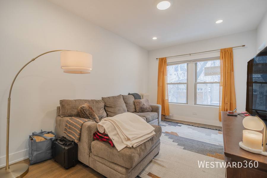 Condo for rent at 6207 N Glenwood Ave 2 #2, Chicago, IL 60660