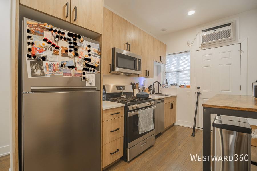 Condo for rent at 6207 N Glenwood Ave 2 #2, Chicago, IL 60660