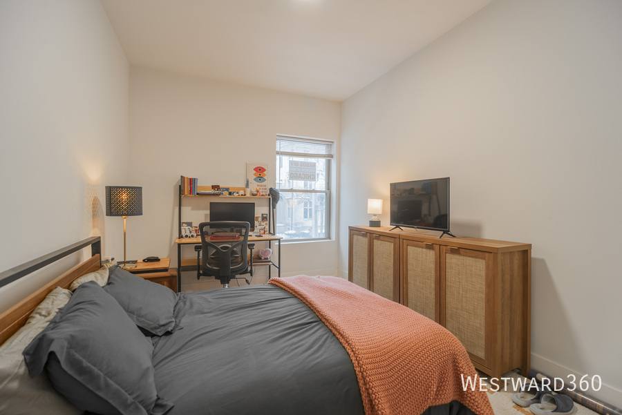 Condo for rent at 6207 N Glenwood Ave 2 #2, Chicago, IL 60660