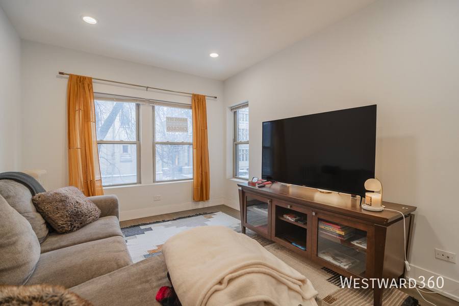 Condo for rent at 6207 N Glenwood Ave 2 #2, Chicago, IL 60660