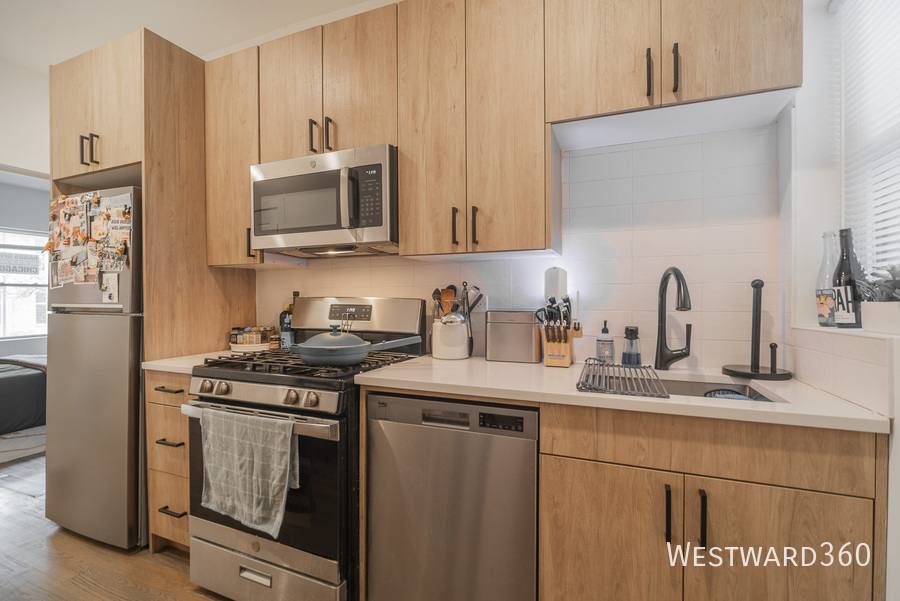 Condo for rent at 6207 N Glenwood Ave 2 #2, Chicago, IL 60660