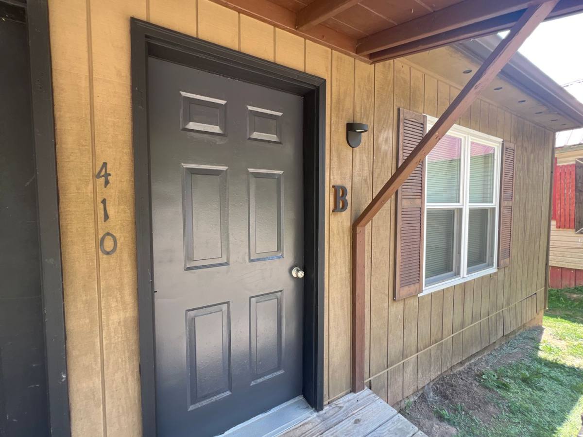 Apartment for rent at 410 4th Ave, Parkersburg, WV 26101