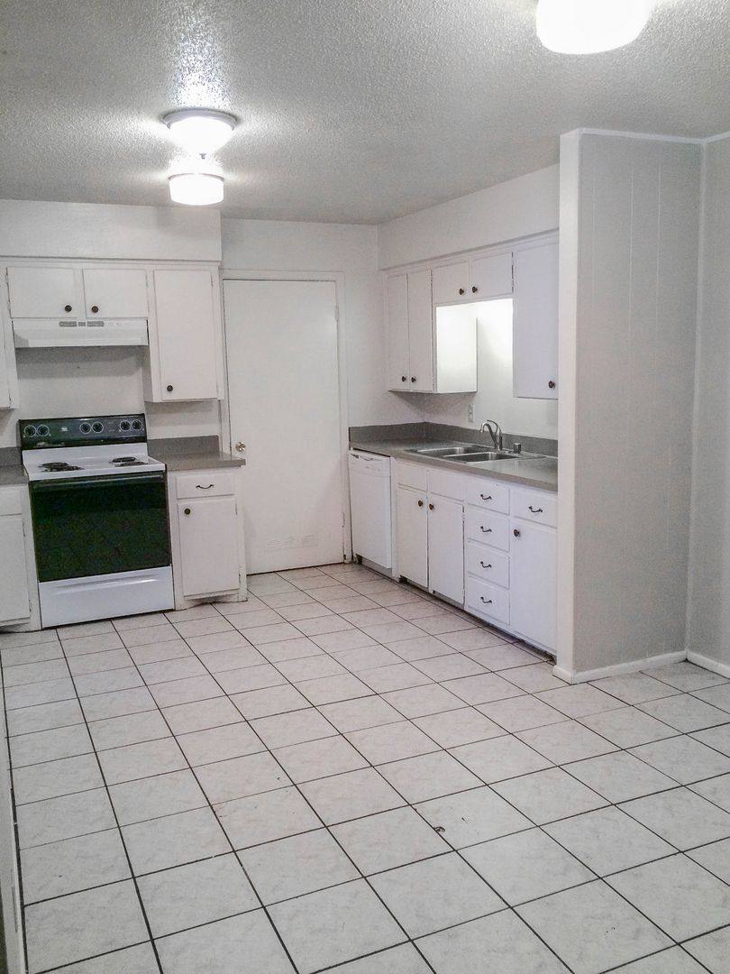 Apartment for rent at 1802 Elkhart Ave, Lubbock, TX 79416