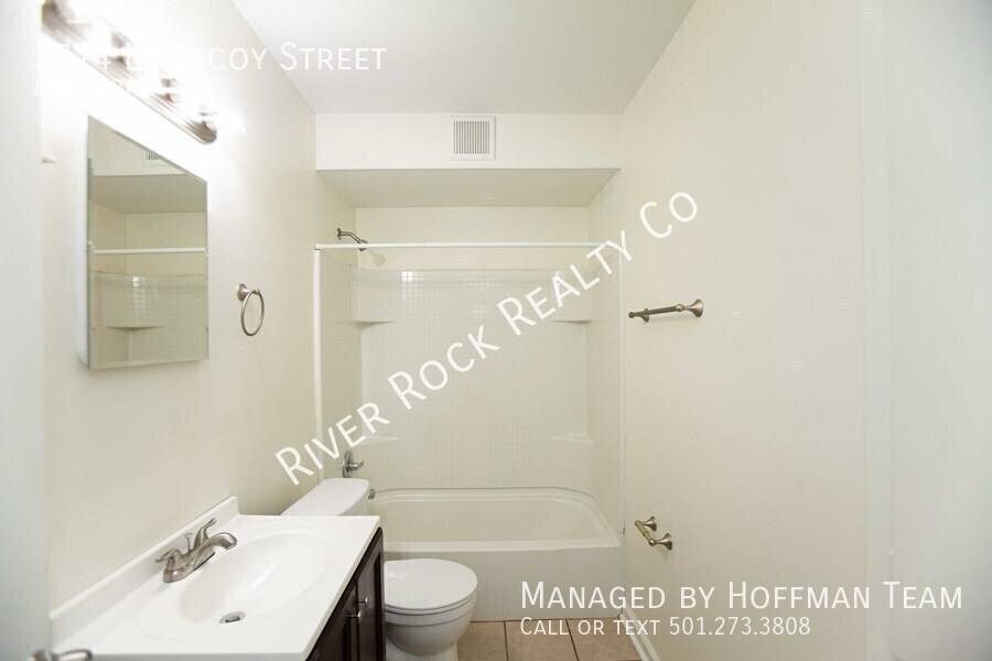 House for rent at 2724 Longcoy St, Little Rock, AR 72204