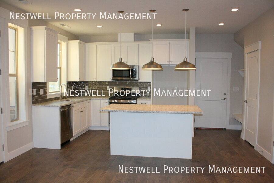 Townhouse for rent at 10486 S Beetdigger Blvd, Sandy, UT 84070