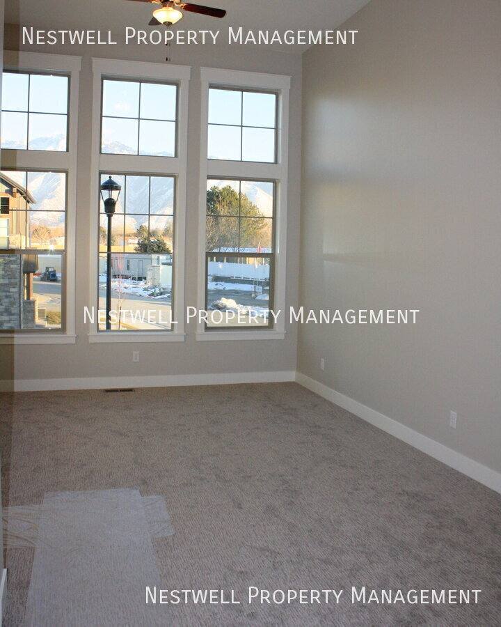 Townhouse for rent at 10486 S Beetdigger Blvd, Sandy, UT 84070