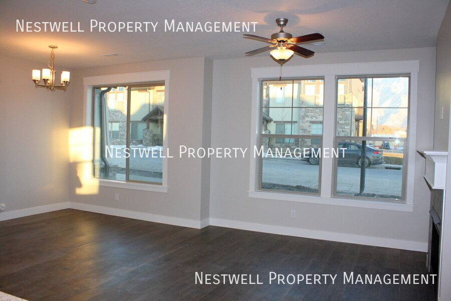 Townhouse for rent at 10486 S Beetdigger Blvd, Sandy, UT 84070
