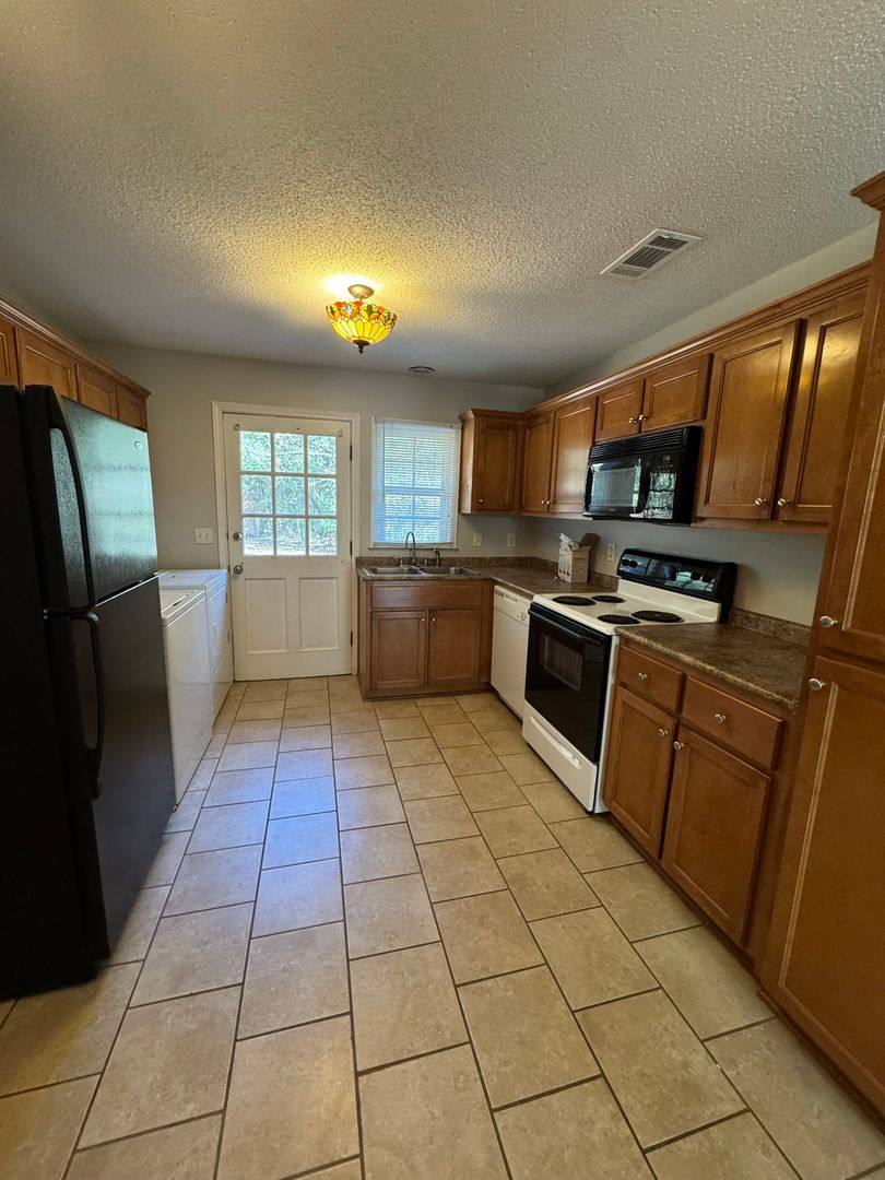 Townhouse for rent at 315 Brannen St, Statesboro, GA 30458
