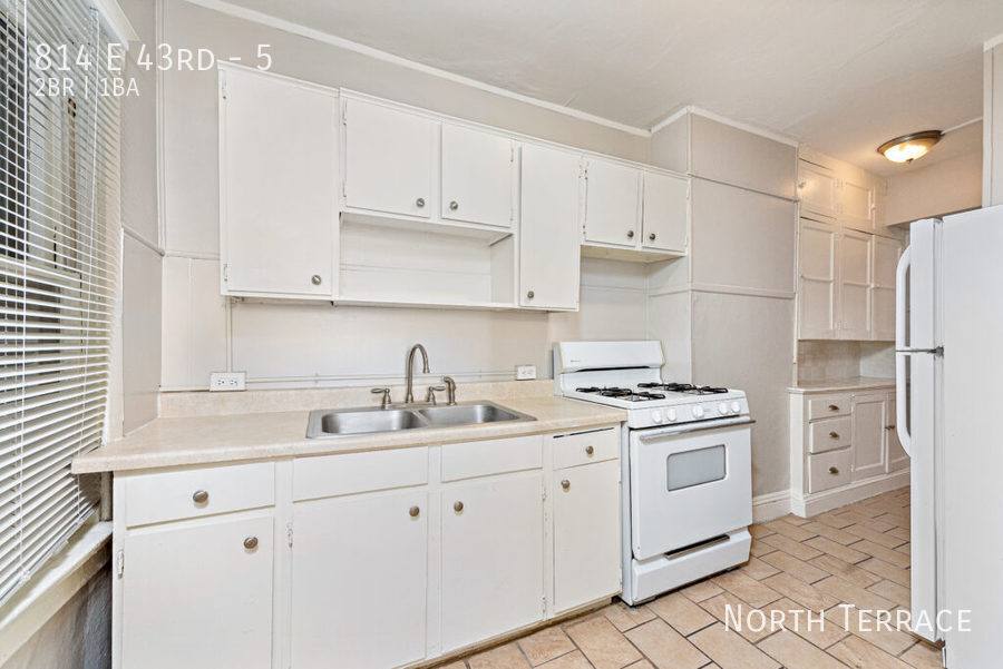 Apartment for rent at 814 E 43rd #5, Kansas City, MO 64110