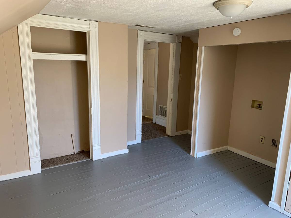 Apartment for rent at 1408 Spring St, Parkersburg, WV 26101