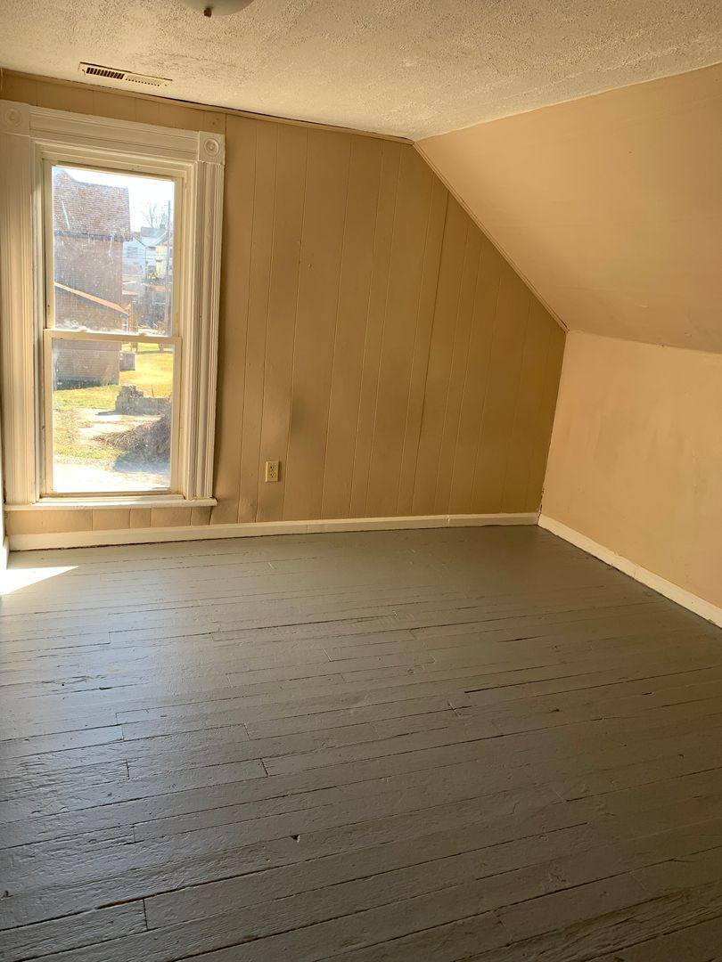 Apartment for rent at 1408 Spring St, Parkersburg, WV 26101