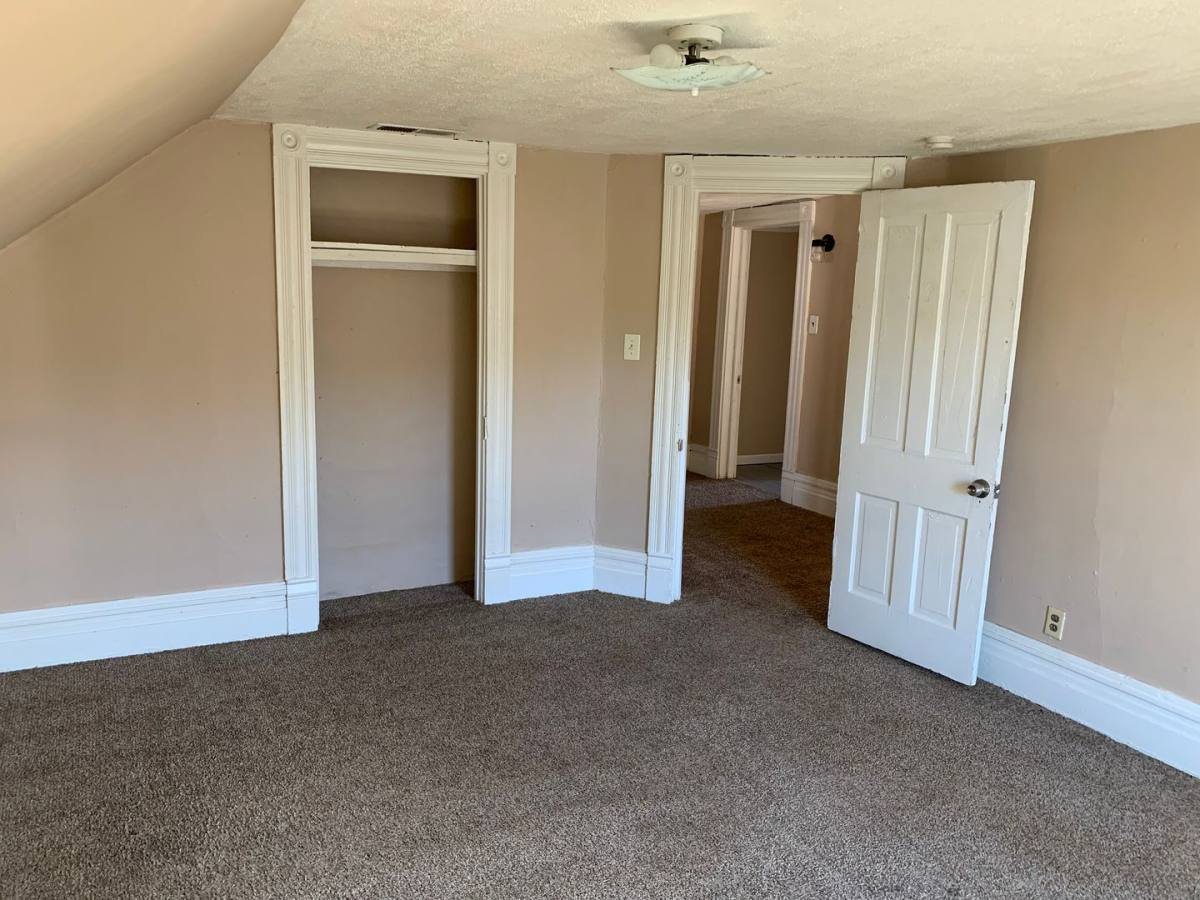 Apartment for rent at 1408 Spring St, Parkersburg, WV 26101