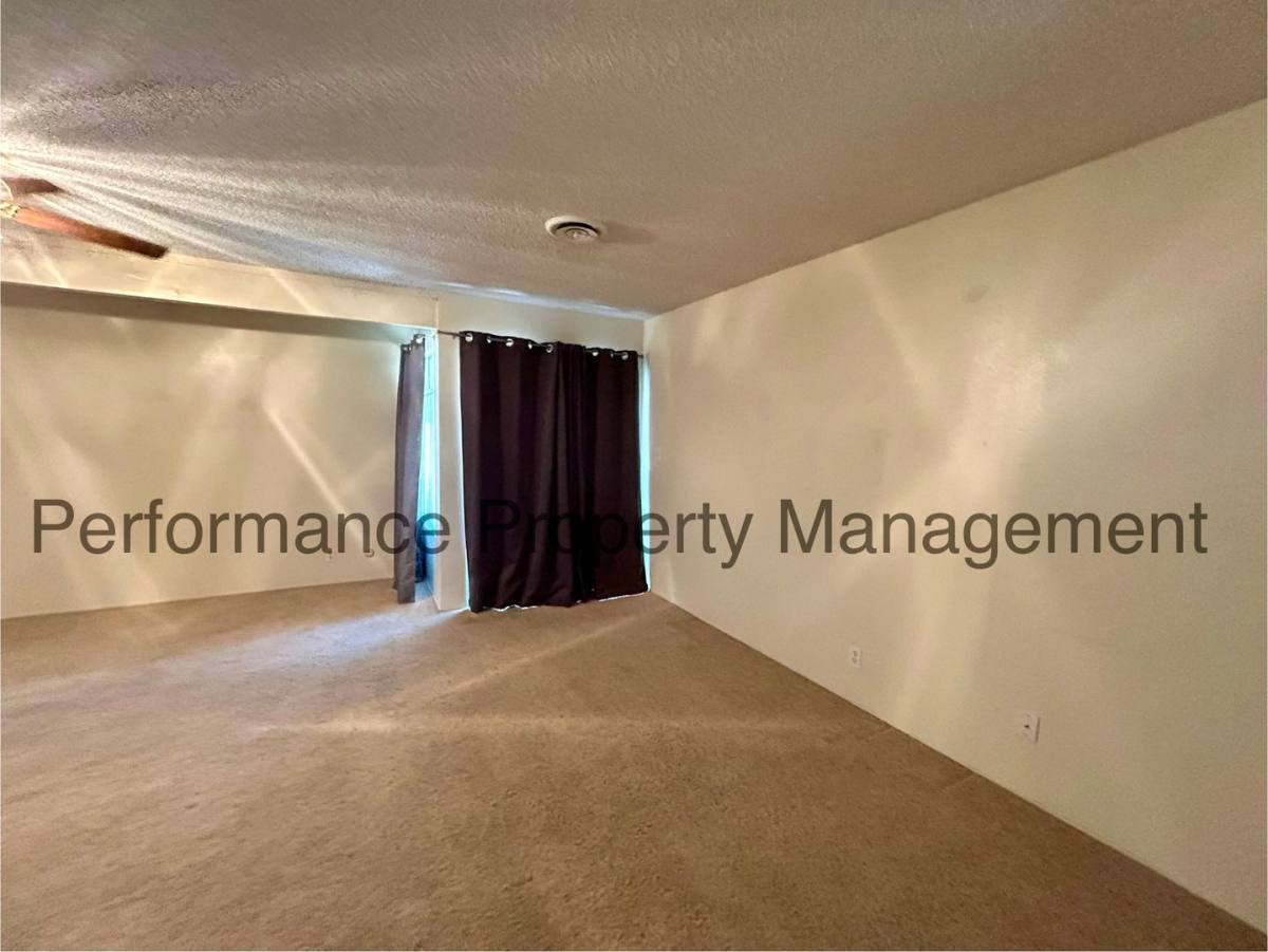 House for rent at 2716 Catalina Dr, Bakersfield, CA 93306