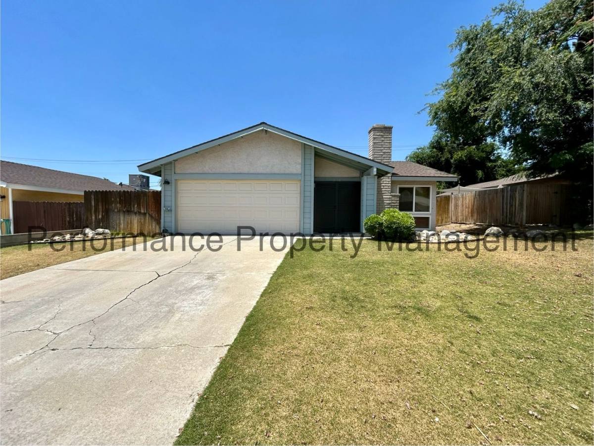 House for rent at 2716 Catalina Dr, Bakersfield, CA 93306