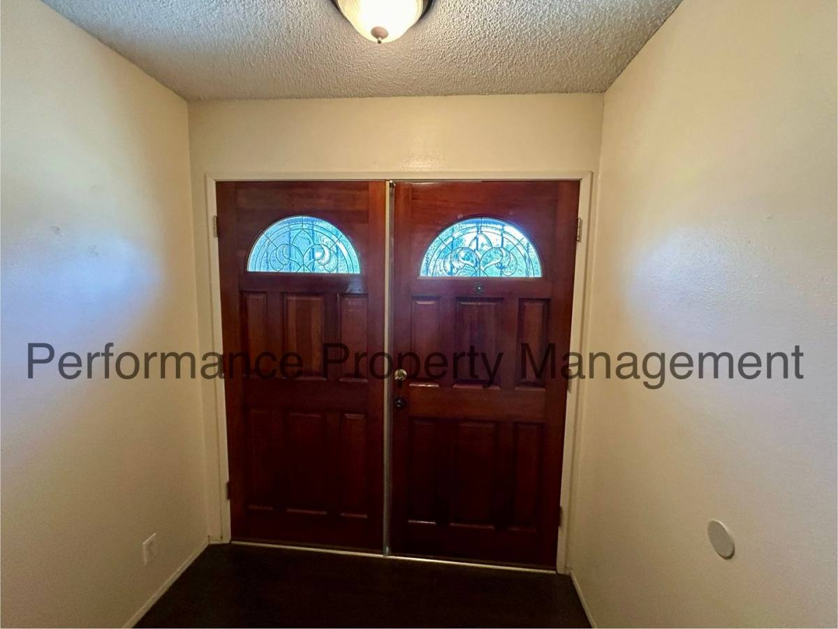House for rent at 2716 Catalina Dr, Bakersfield, CA 93306