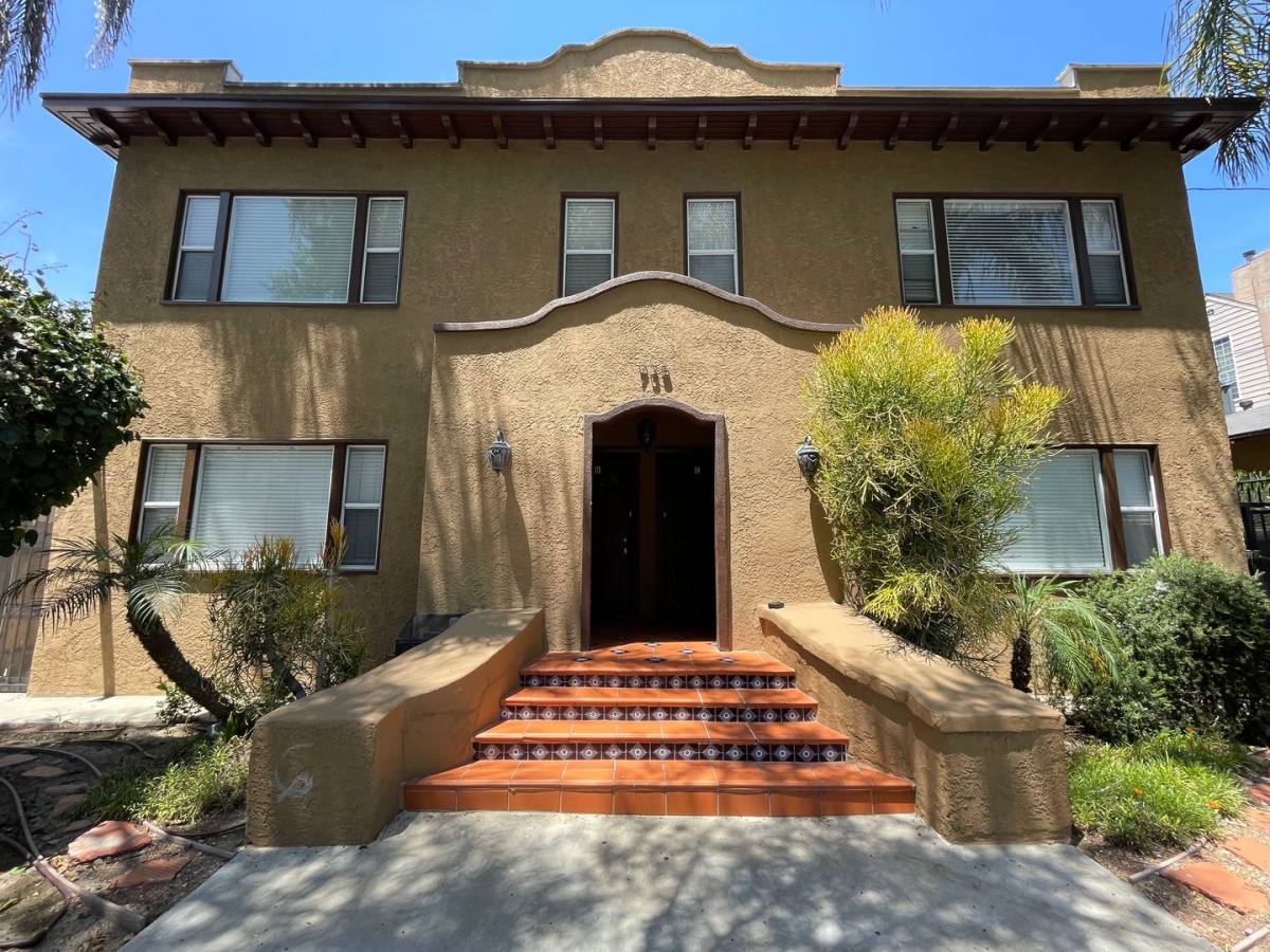 Apartment for rent at 735 W 4th St, Long Beach, CA 90802