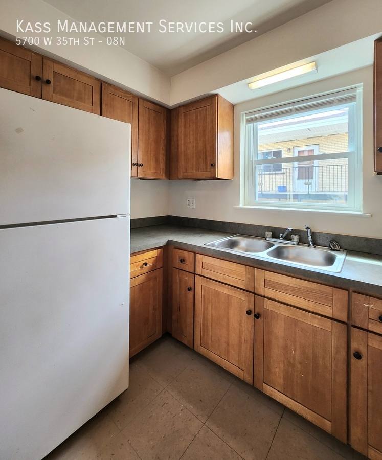 Apartment for rent at 5700 W 35th St #8N, Cicero, IL 60804