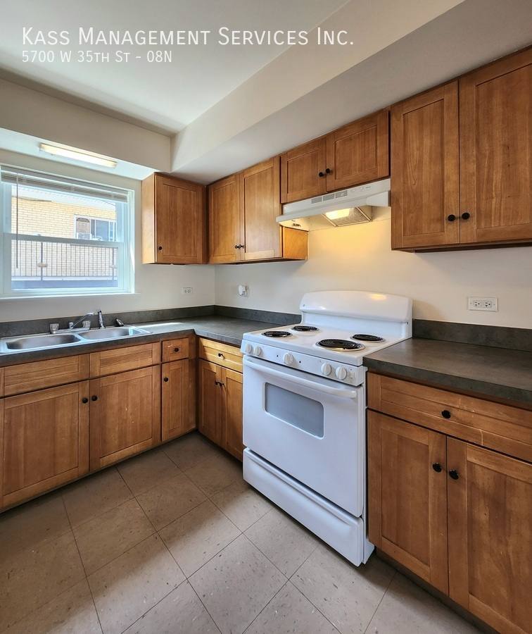 Apartment for rent at 5700 W 35th St #8N, Cicero, IL 60804