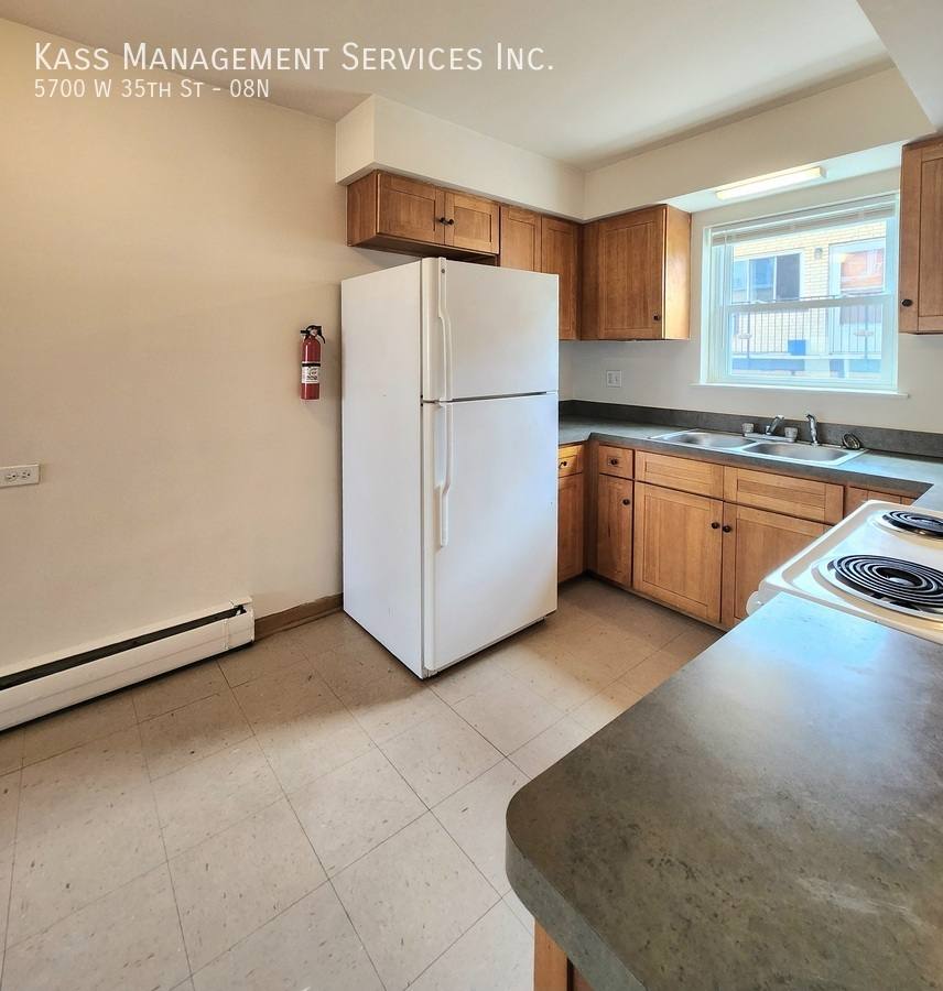 Apartment for rent at 5700 W 35th St #8N, Cicero, IL 60804