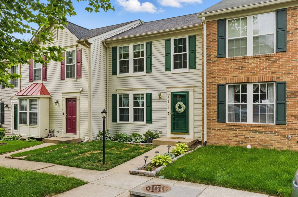 Townhouse for rent at 19954 Fieldgrass Square, Ashburn, VA 20147