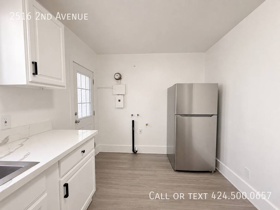 Apartment for rent at 2516 2nd Ave, Los Angeles, CA 90018