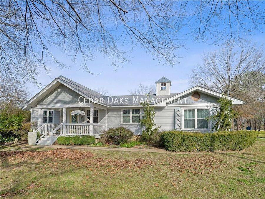 House for rent at 303 N Summit St, Prairie Grove, AR 72753
