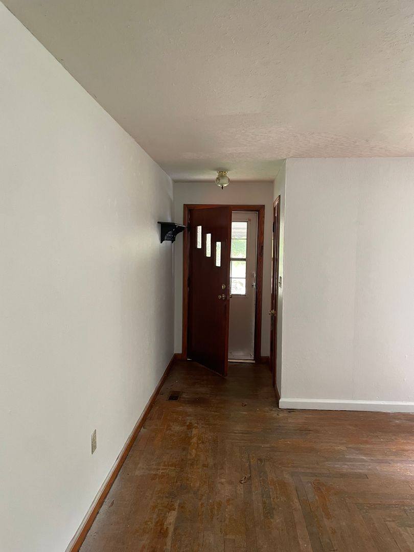 House for rent at 1012 Aspen Rd, Charleston, WV 25304