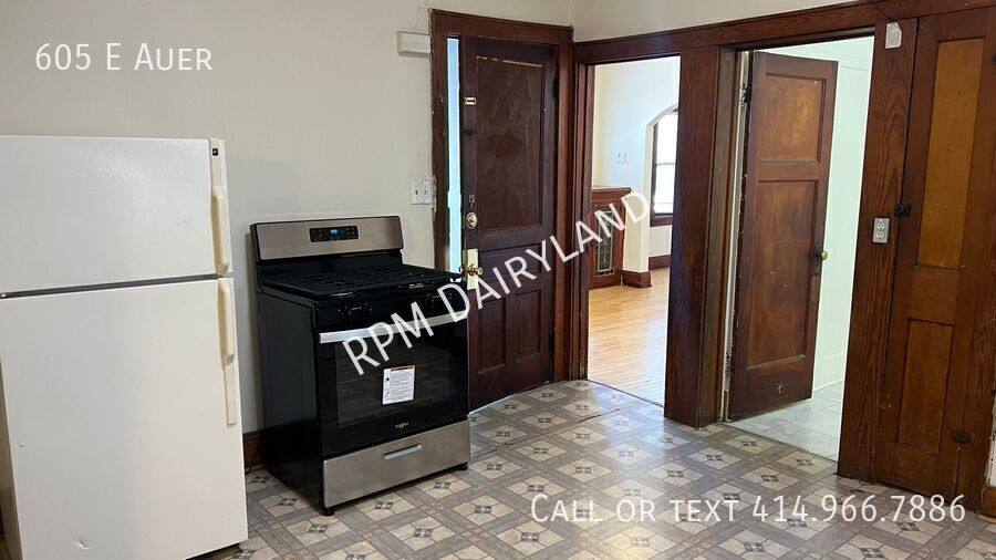 Apartment for rent at 605 E Auer, Milwaukee, WI 53212