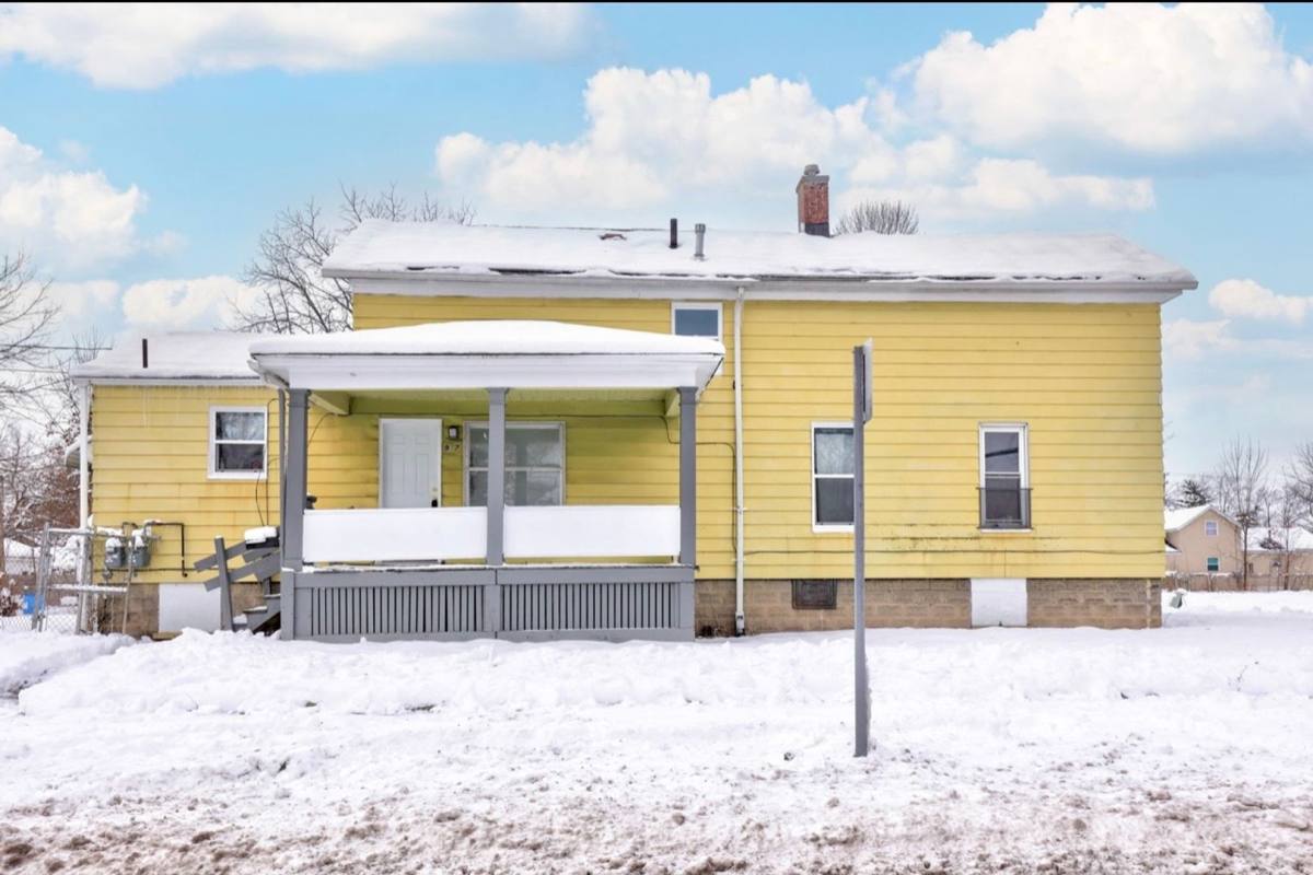 Apartment for rent at 926 N Porter St, Saginaw, MI 48602