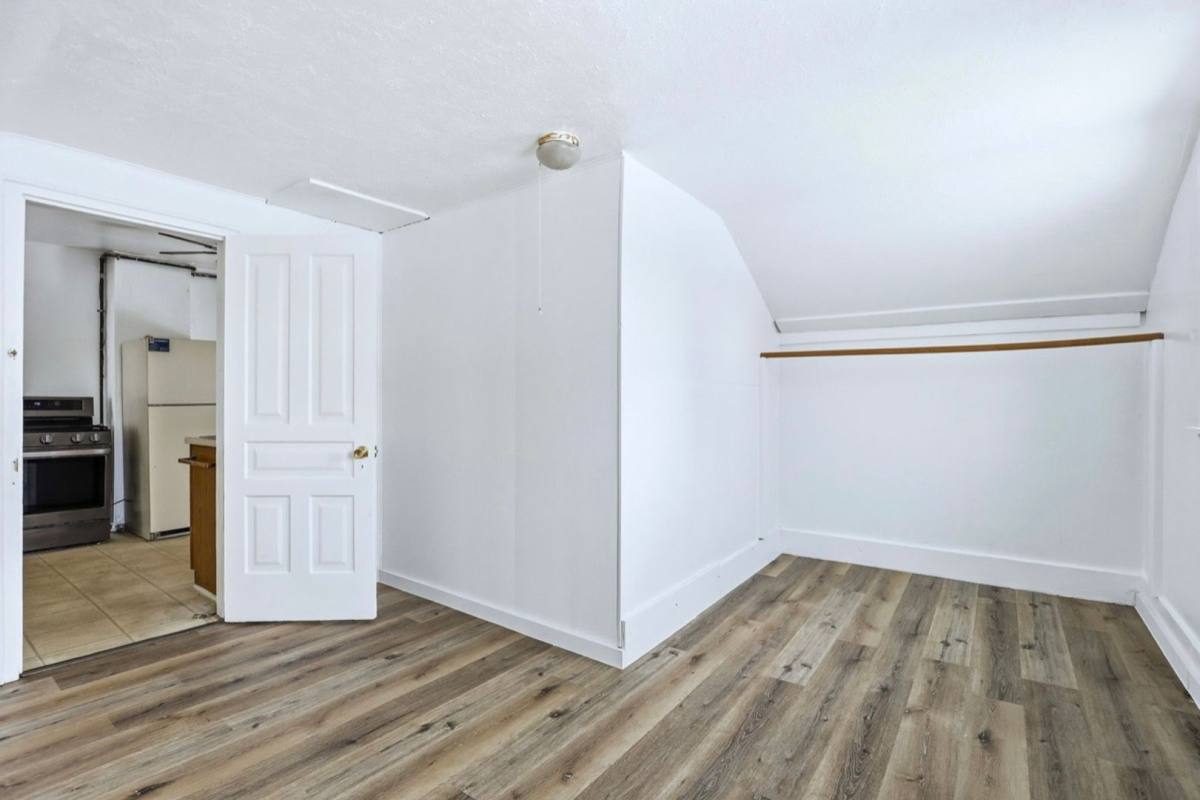 Apartment for rent at 926 N Porter St, Saginaw, MI 48602
