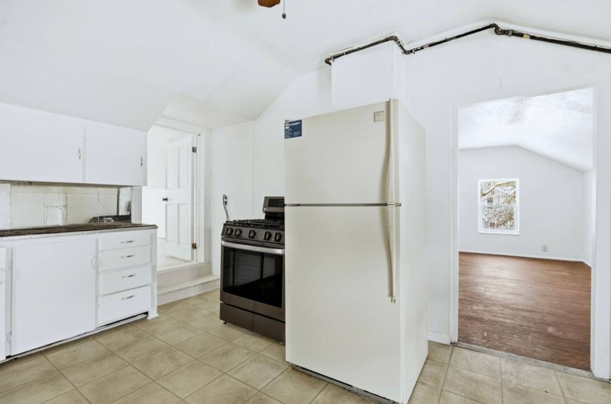 Apartment for rent at 926 N Porter St, Saginaw, MI 48602