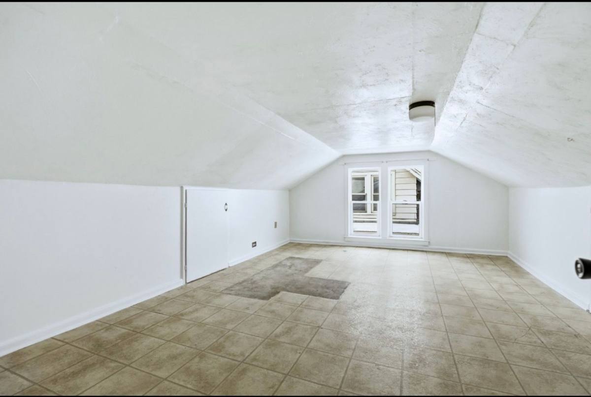 Apartment for rent at 926 N Porter St, Saginaw, MI 48602